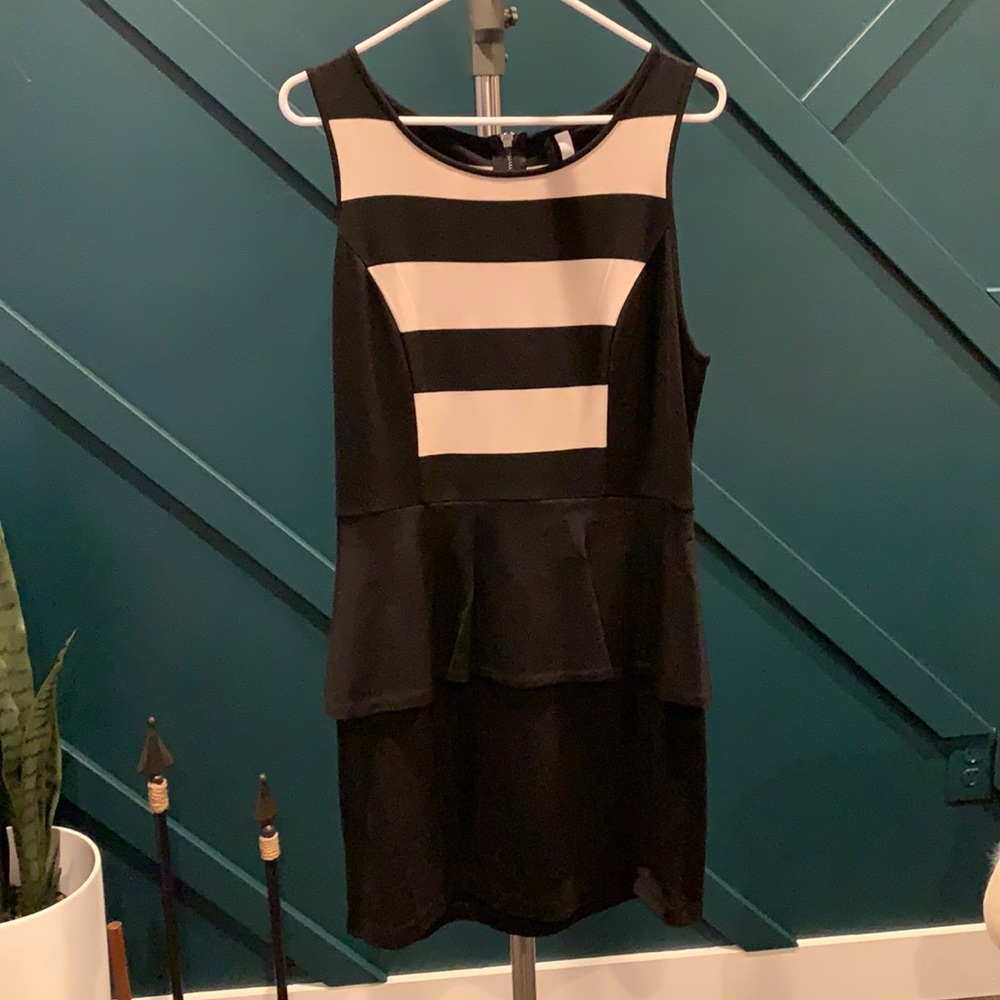 Size large Kenzie cotton peplum dress